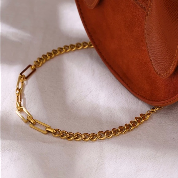 Women Stainless Steel Stylish Golden Necklace - Picture 2 of 6